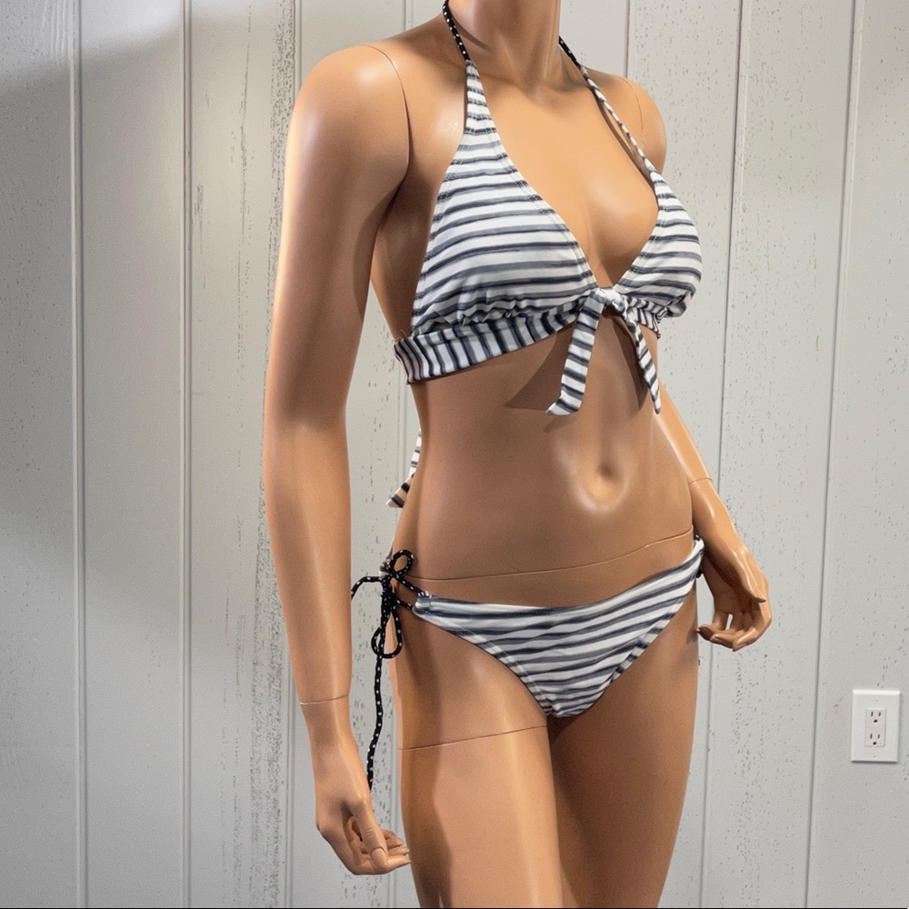 *Envya Women's  Grey & White Striped Bikini Set Sz L